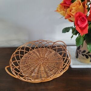 Vintage Rattan Round Handwoven Natural Basket Tray with Handles Fruit Decor